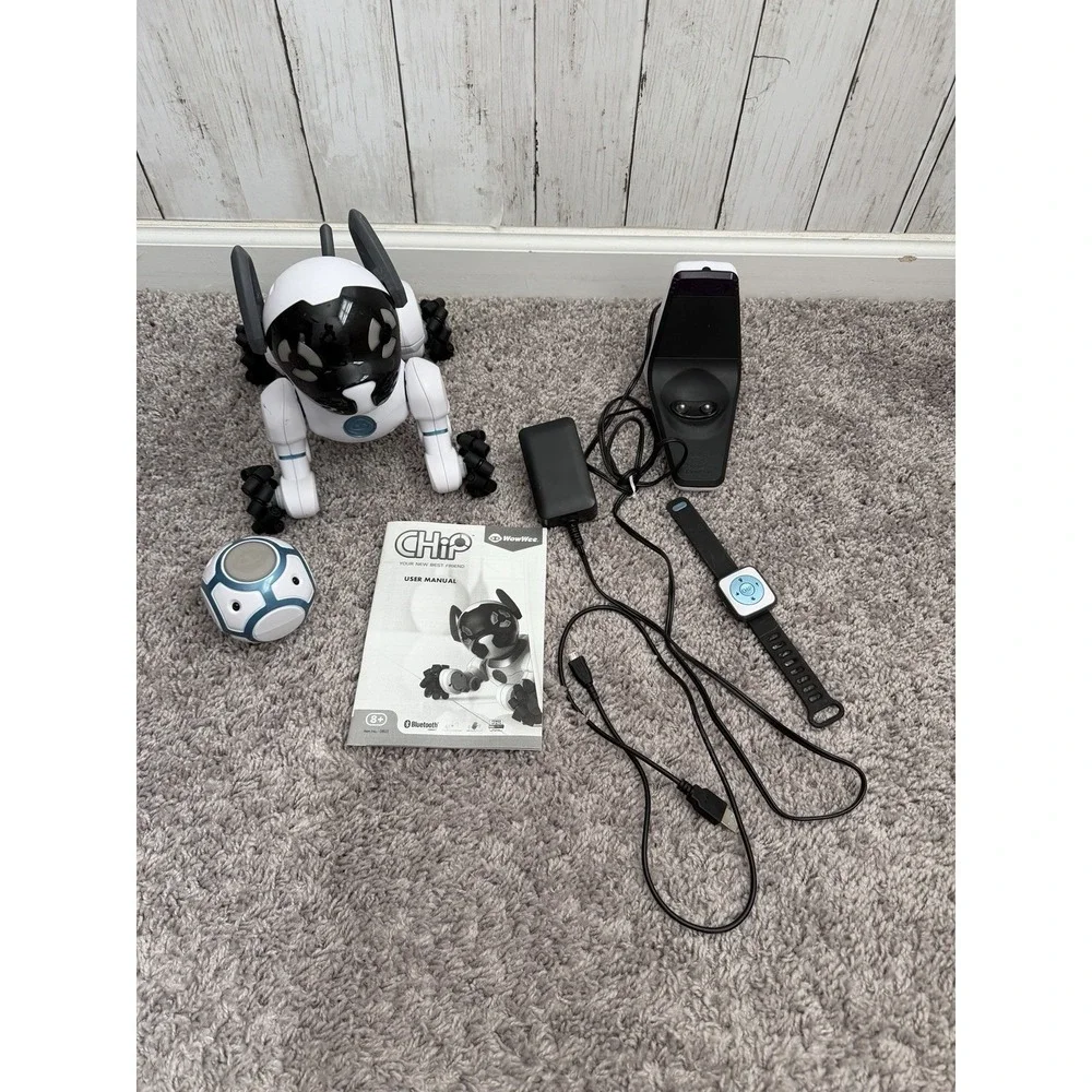 WowWee Chip Robot Toy Dog Complete Set With Accessories Your New Best Friend